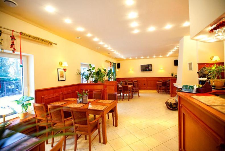 Hotel Korona Слубице Экстерьер фото