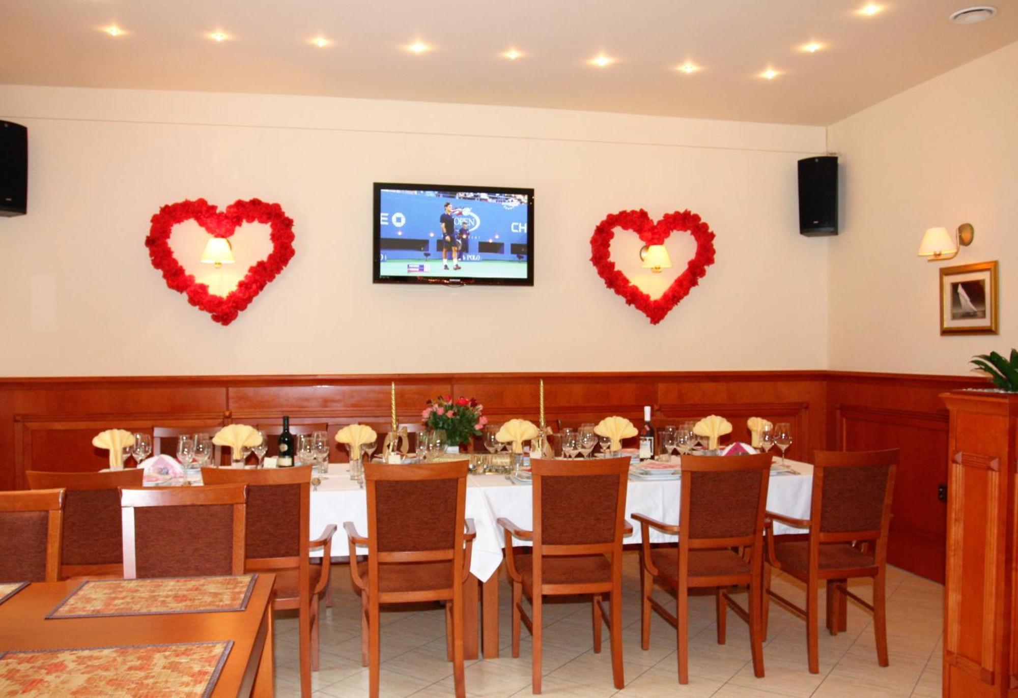 Hotel Korona Слубице Экстерьер фото