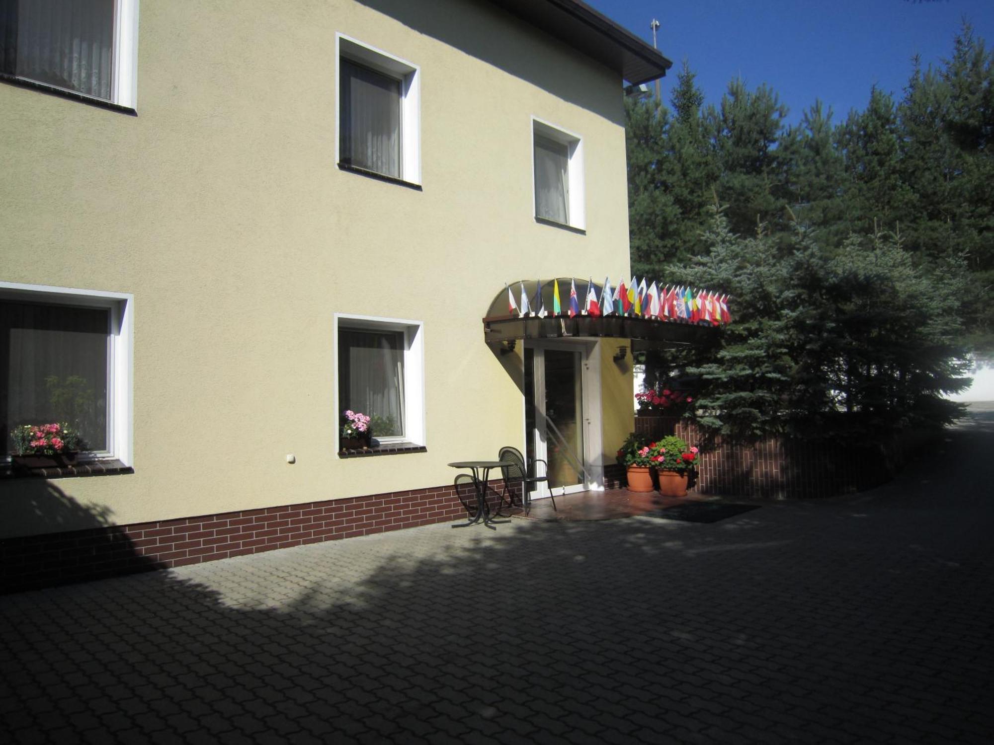 Hotel Korona Слубице Экстерьер фото