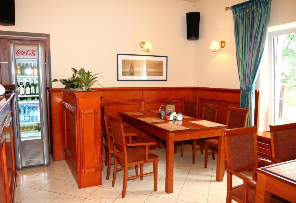 Hotel Korona Слубице Экстерьер фото